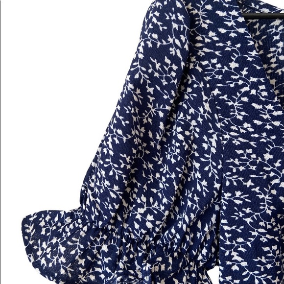 PUFF SLEEVE RUFFLED SWEETHEART NECKLINE BLOUSE - Picture 4 of 8